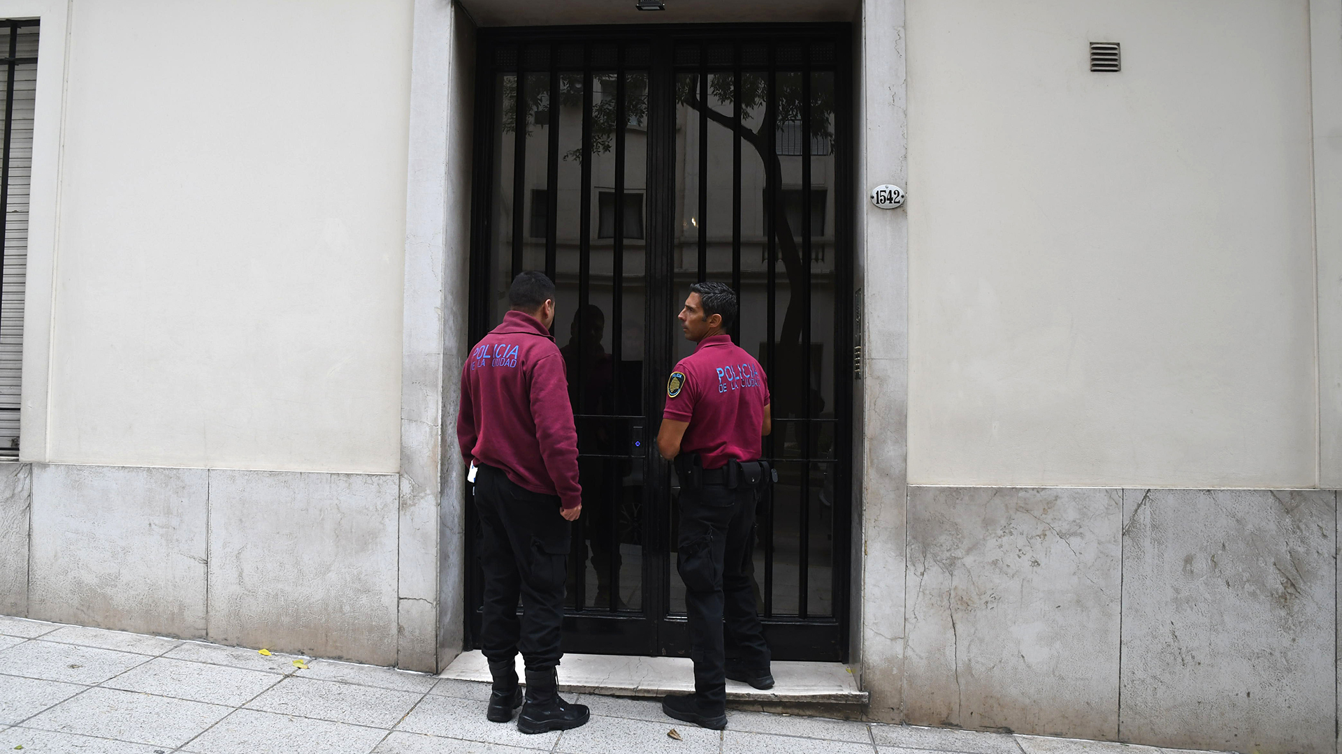 El allanamiento se realizó en el sexto piso del edificio de la calle Libertad 1542, el domicilio particular del imputado Sáenz Valiente 