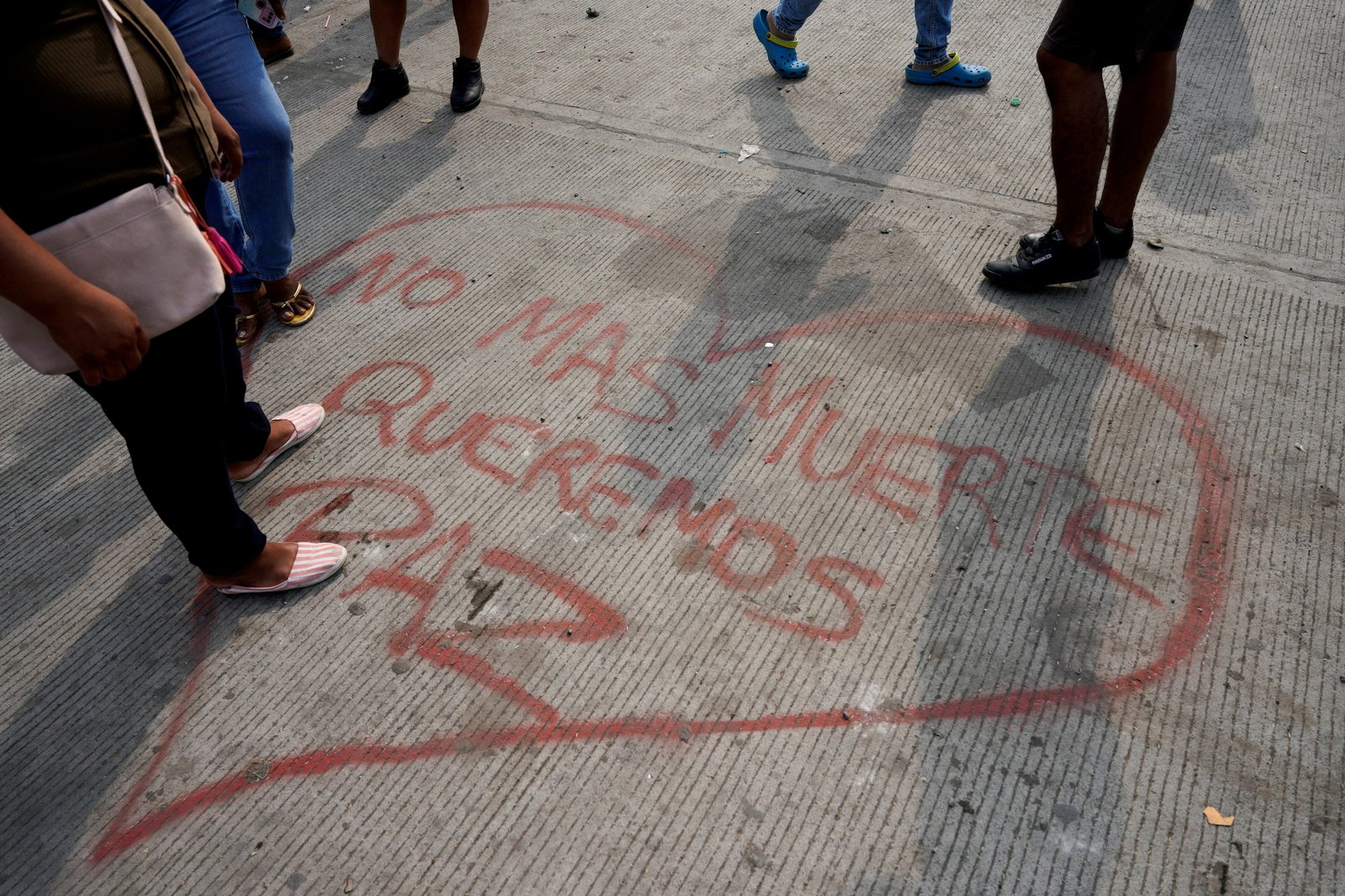 Las familias de los reos han contado el tortuoso camino que han enfrentado para conseguir información sobre sus parientes o sobre las extorsiones de las que han sido víctimas. (REUTERS/Santiago Arcos/File Photo)