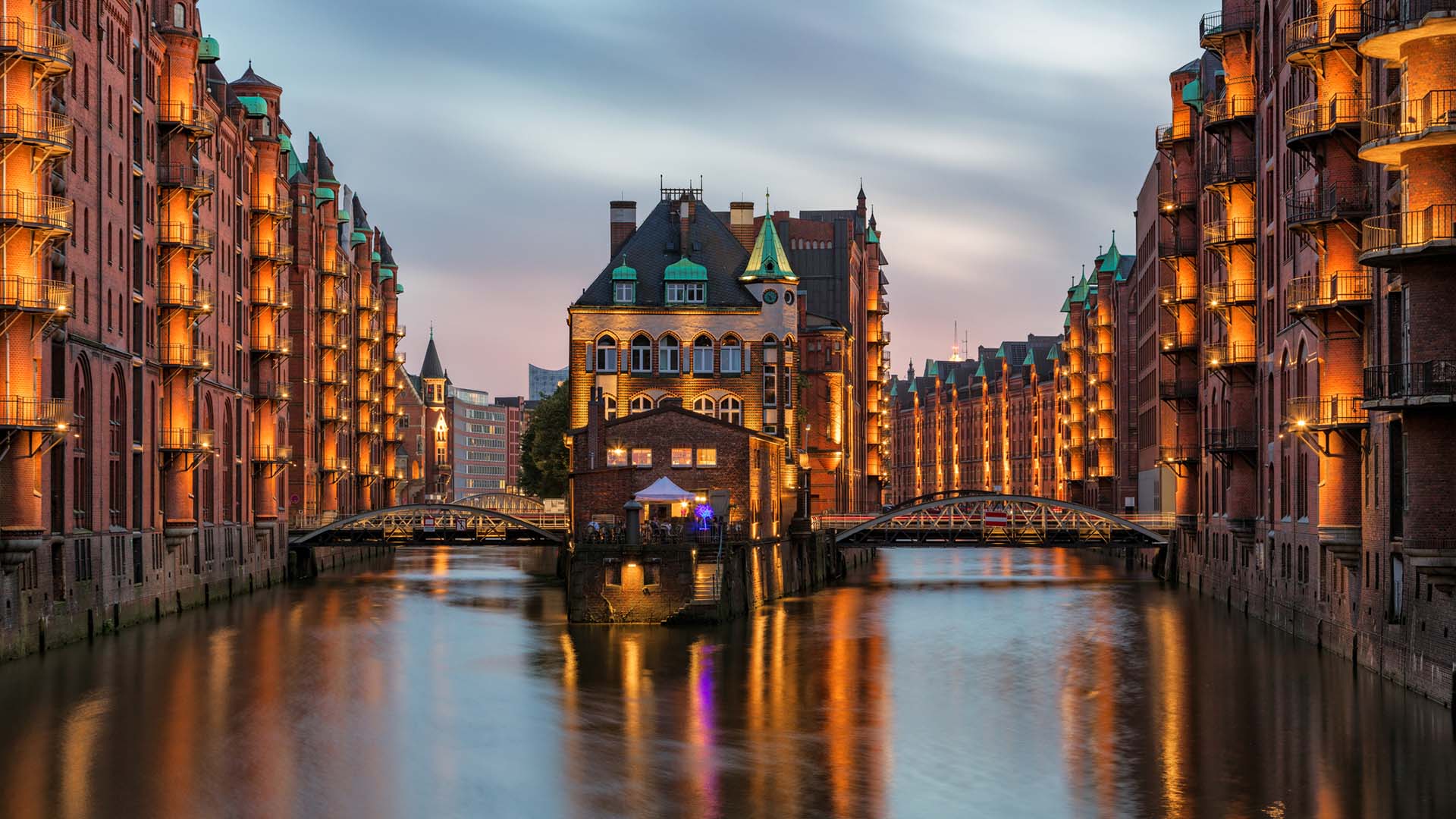 Hamburgo, una importante ciudad portuaria en el norte de Alemania, está conectada con el mar del Norte por el río Elba (Getty Images)