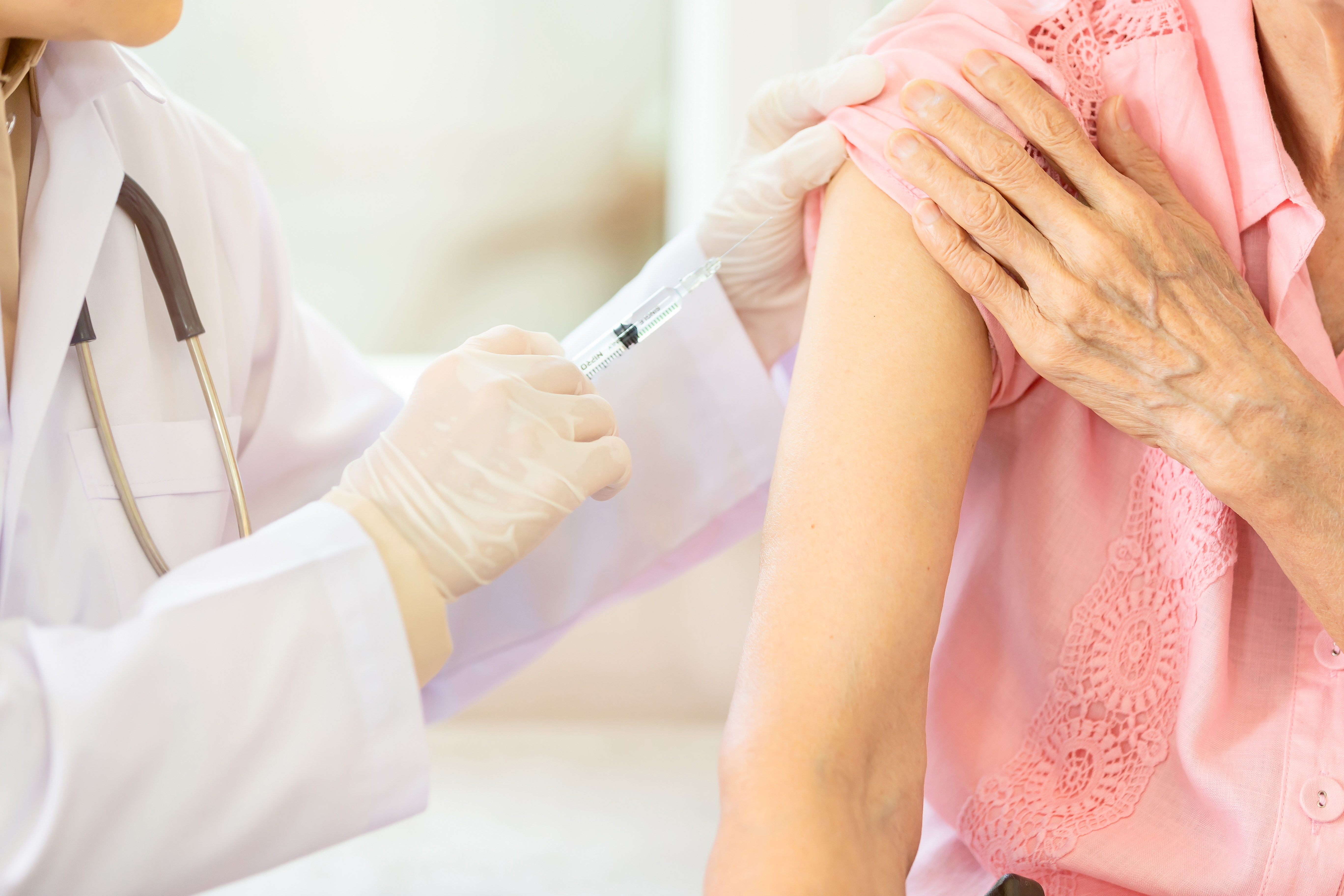 La vacunas antigripales son seguras para la población general, embarazadas e inmunosuprimidos
