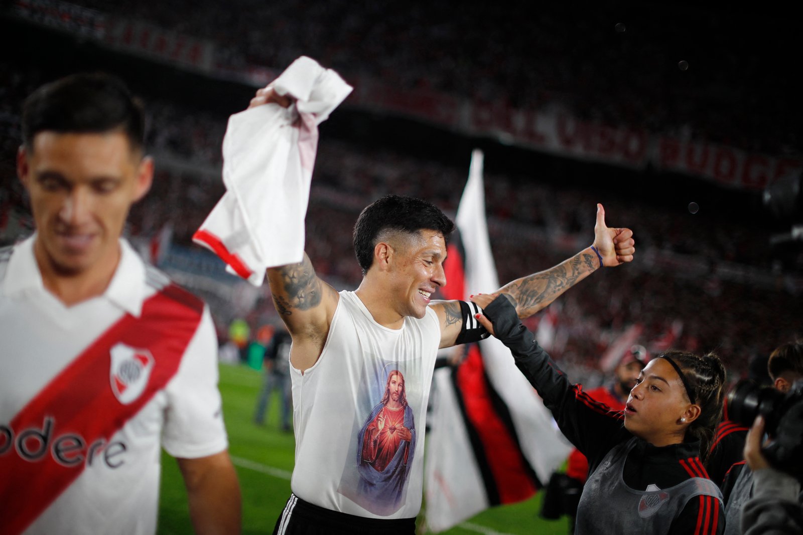 Soccer Football - Primera Division - River Plate v Boca Juniors - Estadio Mas Monumental, Buenos Aires, Argentina - May 7, 2023 River Plate's Enzo Perez celebrates after the match REUTERS/Agustin Marcarian