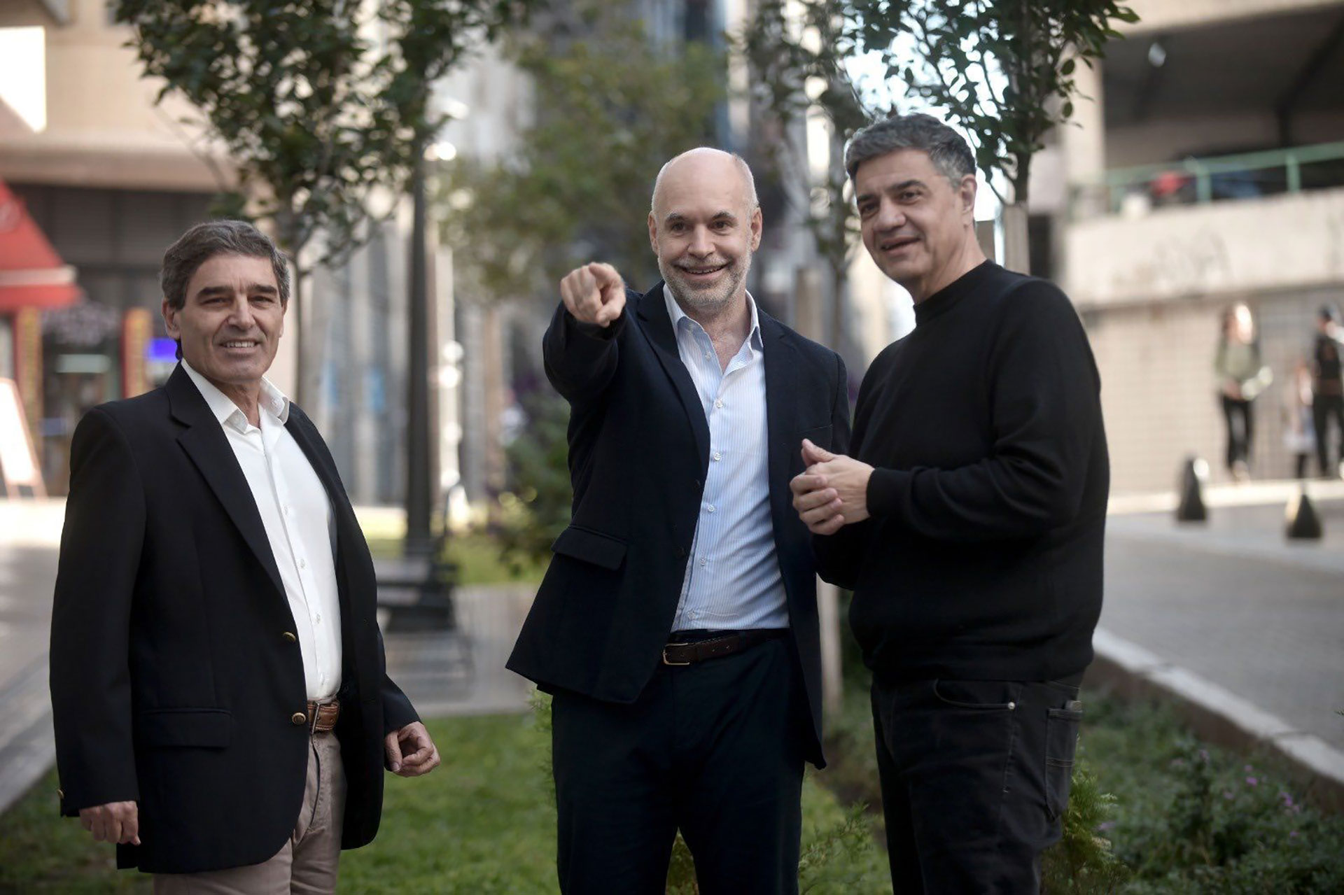 Horacio Rodríguez Larreta posó este lunes con Fernán Quirós y Jorge Macri durante una actividad del gobierno porteño
