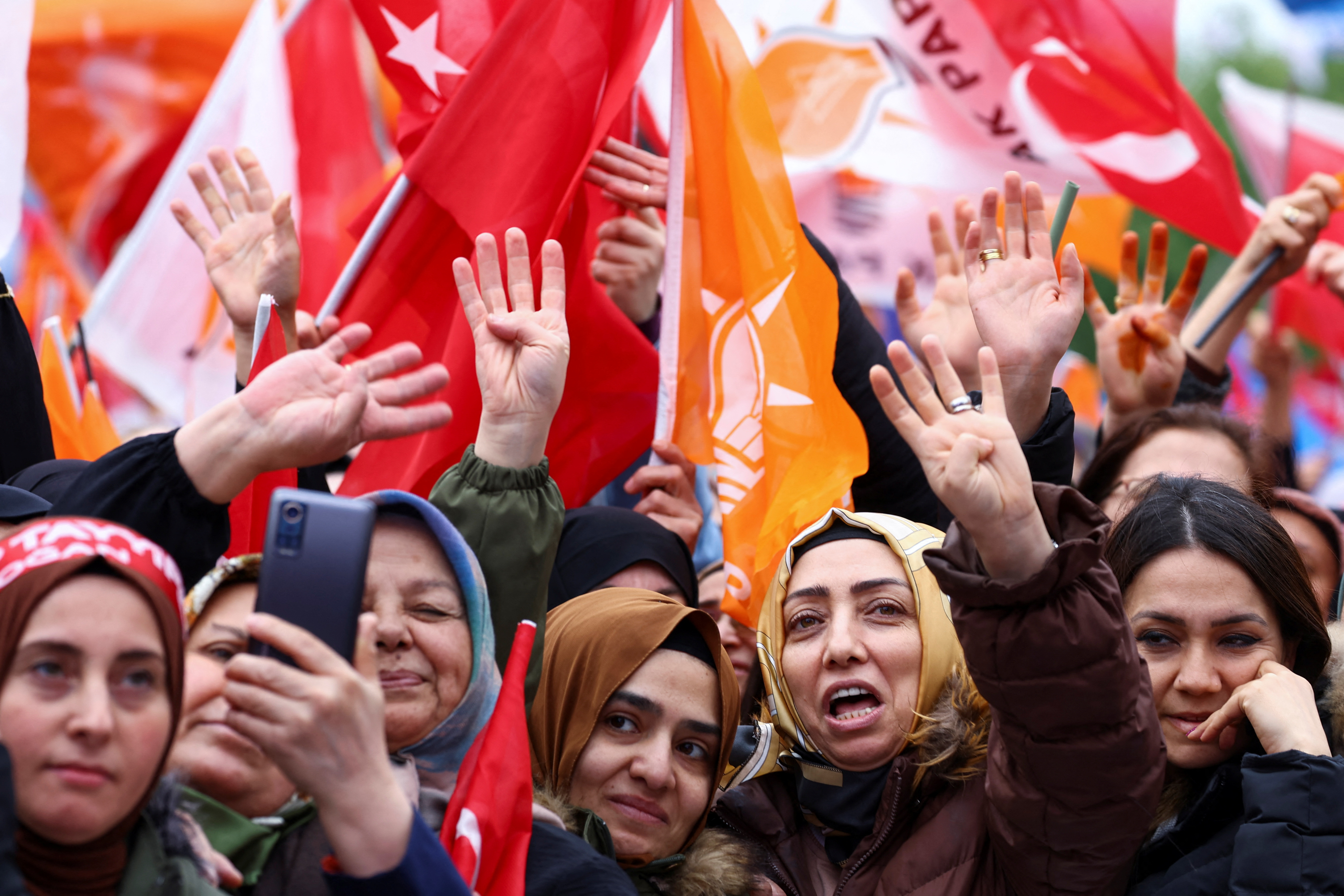 Militantes de Erdogan en el acto de cierre de campaña (REUTERS/Hannah McKay)