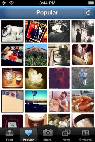 La versión 1.0.0 de Instagram solo estaba disponible para iPhone y tenía una apariencia diferente a la actual. (Web Design Museum)