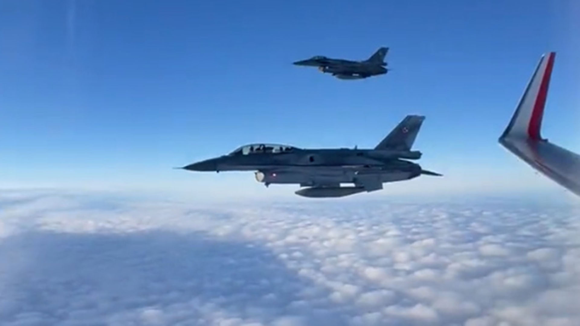 Dos aviones polacos realizan una operación militar aérea