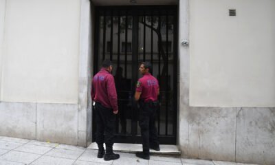 la caja fuerte la cama de masajes y 8 horas levantando rastros los detalles del allanamiento en el departamento de francisco saenz valiente