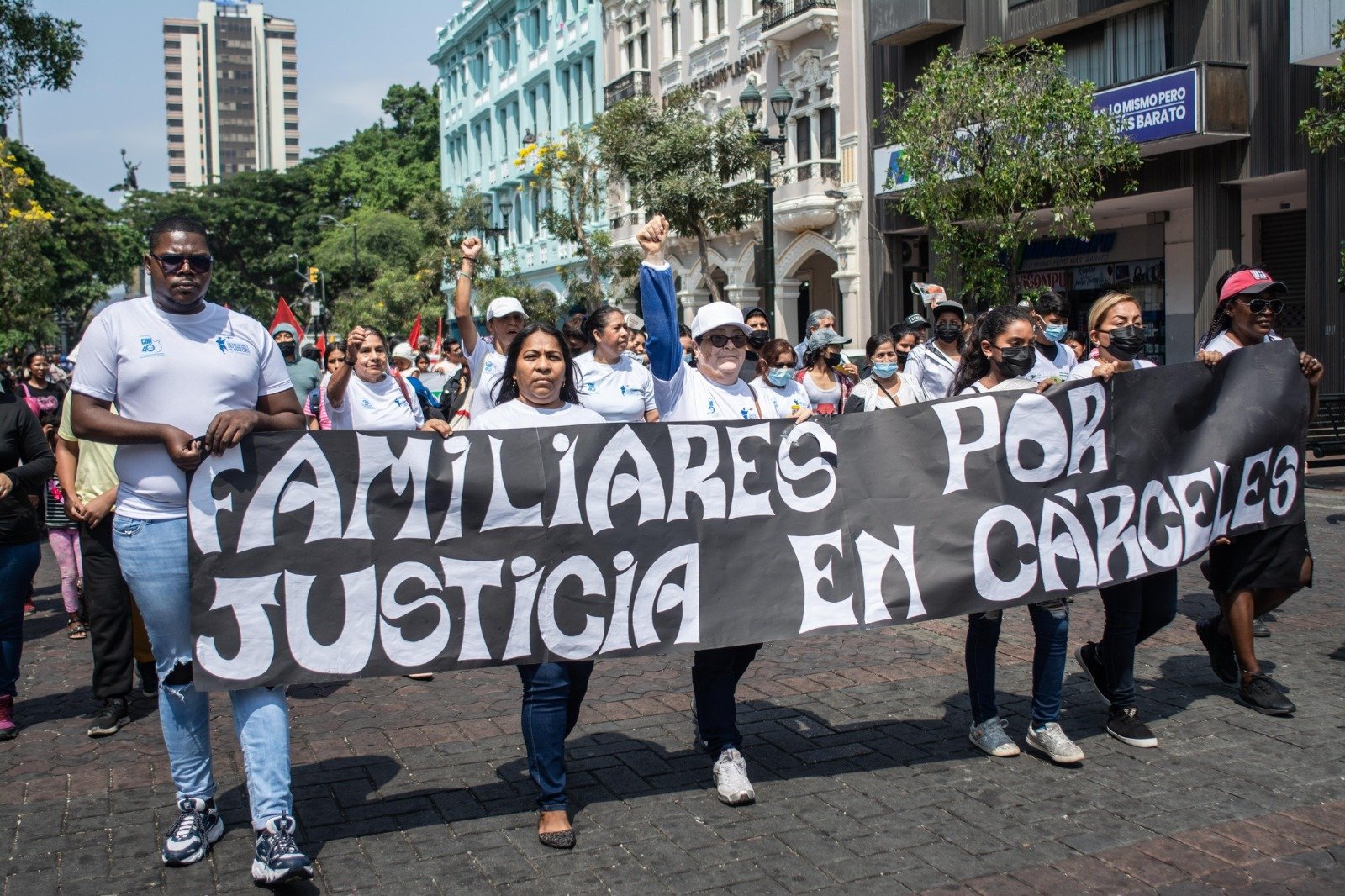 las familias de las victimas de las masacres carcelarias de ecuador demandaron al estado