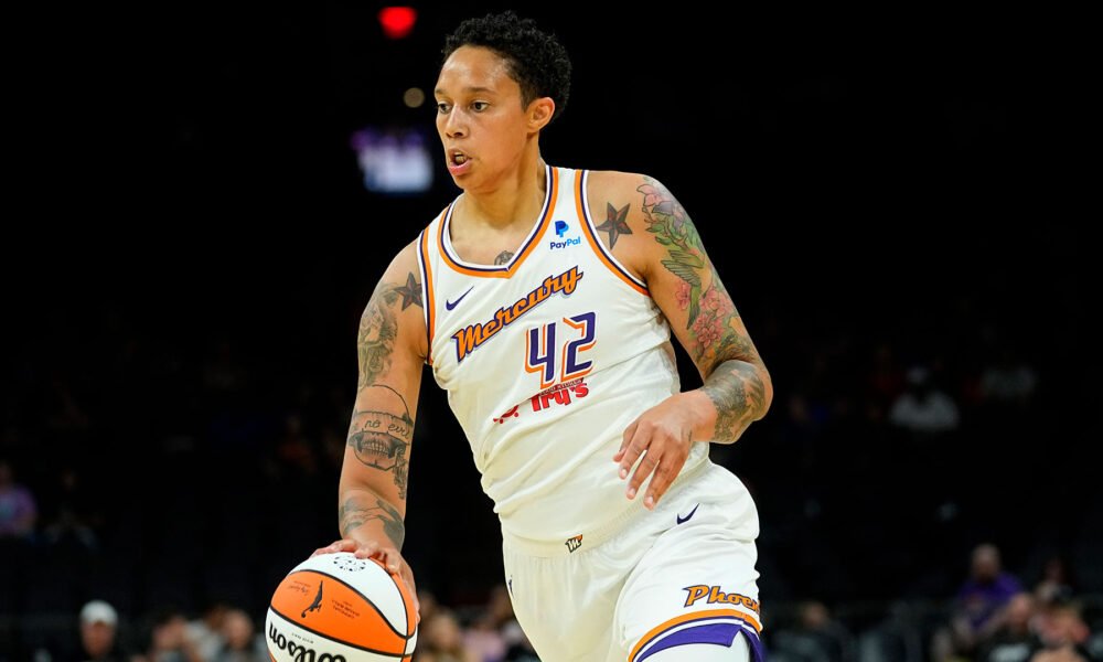 brittney griner jugo su primer partido de wnba luego de pasar 10 meses presa en rusia