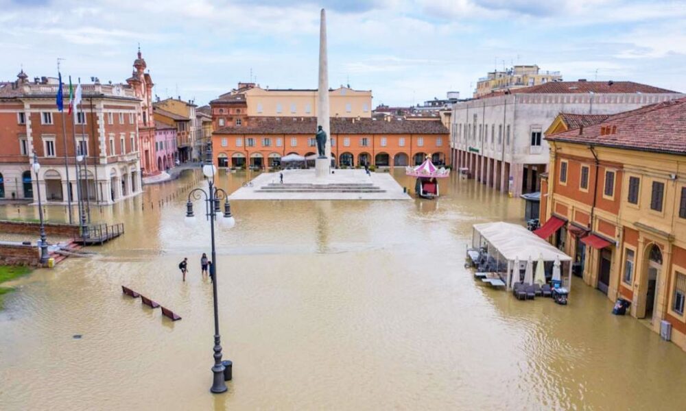 catorce muertos y perdidas millonarias en emilia romana por las inundaciones