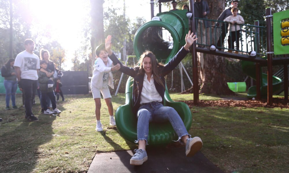 la emocion de pampita al inaugurar una plaza en homenaje a su hija blanca siempre transformando y dando amor