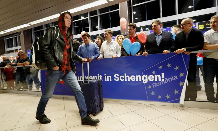 UE celebra entrada parcial Rumania Bulgaria Schengen F3naVd