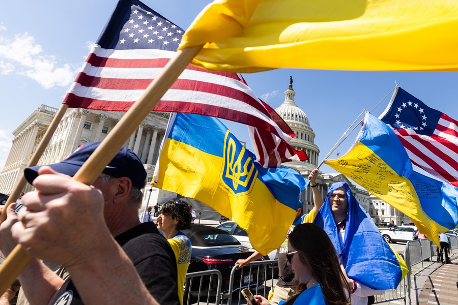 La UE reivindica la unidad transatlantica al celebrar la ayuda de Estados Unidos a Ucrania BhFTdk