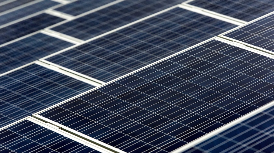 paneles solares de dos empresas chinas bajo la lupa de Bruselas por posibles subsidios excesivos 52wcpD