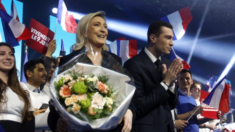Paris acusa a la ultraderecha de Le Pen de estar hipotecada con Rusia oTSj7M