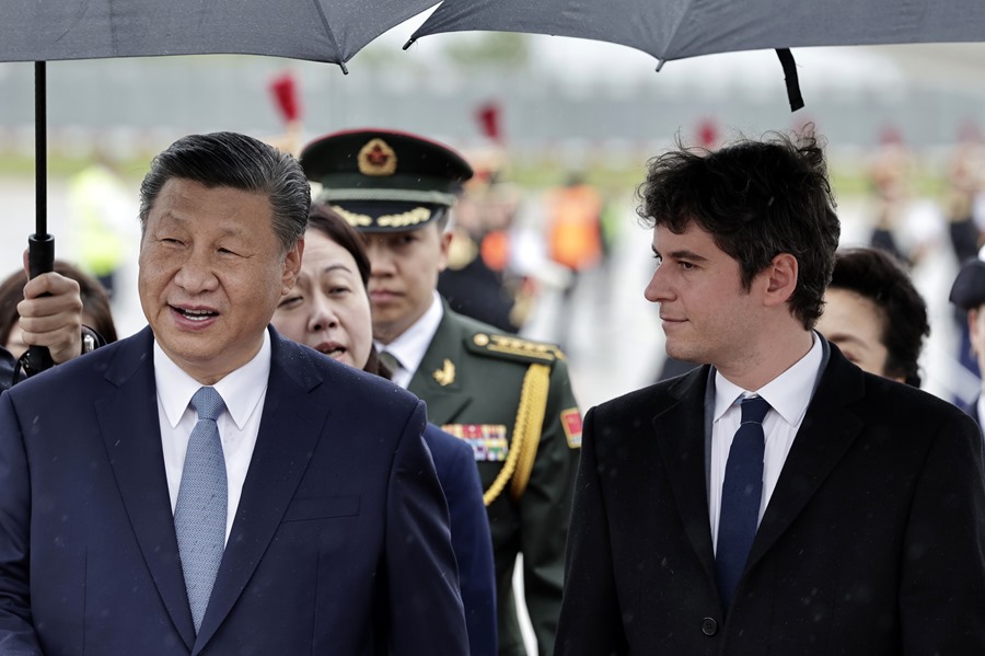 Xi llega a Paris en una visita clave para las tensiones comerciales entre la UE y China 0BesuT