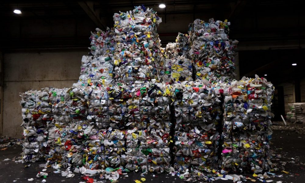 Bruselas expedienta a todos los paises de la UE por fallar en las metas de reciclaje 1024x627 riAl2c