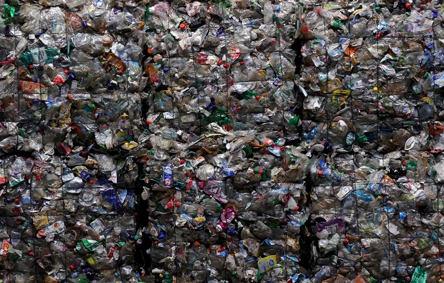 Auditores europeos piden a Bruselas corregir de forma inmediata el cobro por plastico no reciclado C4QWEi