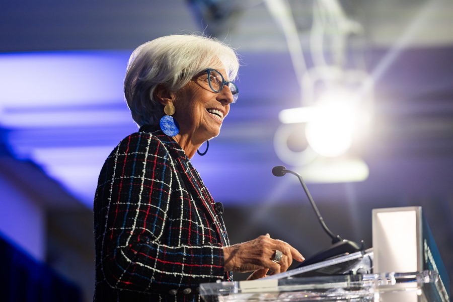 Lagarde aboga por ser flexible con los tipos de interes ante la volatil inflacion 6No9B0