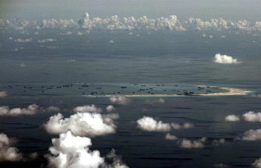 UE pide que disminuyan las tensiones en el mar de China Meridional 1Lj1Cz