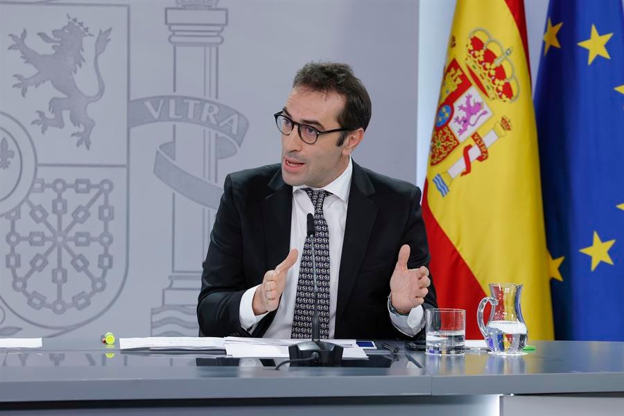 El Gobierno espanol presenta un plan de ajuste para bajar la deuda publica al 906 del PIB en 2031 yj9VQg