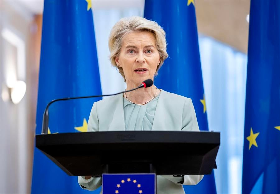 Von der Leyen pide proteger a las proximas generaciones de la guerra nuclear Vq7T1T