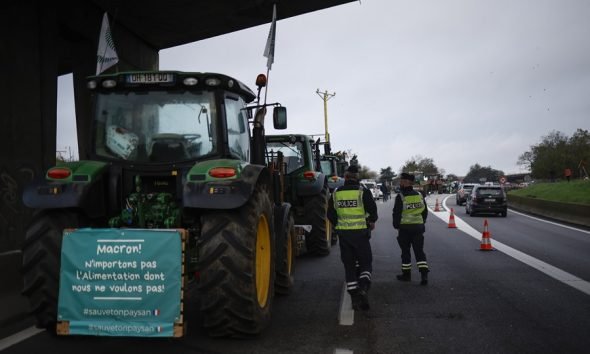 El Gobierno frances condena el bloqueo de agricultores en la frontera espanola LTTxyF